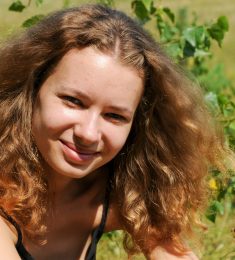 Nora, 18 years old, Straight, Woman, Holtsville, USA